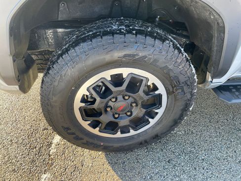 Used 2025 Toyota 4Runner TRD Off-Road image 30