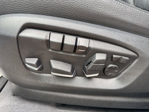 Used 2018 BMW X6 xDrive50i w/ M Sport Package image 17