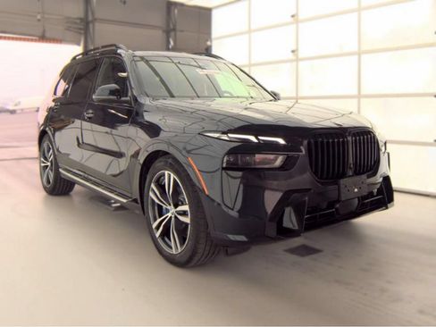 Used 2024 BMW X7 xDrive40i w/ M Sport Package AWD/4WD image 4
