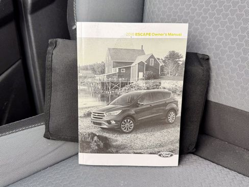 Certified 2018 Ford Escape SE w/ Ford Safe & Smart Package image 26