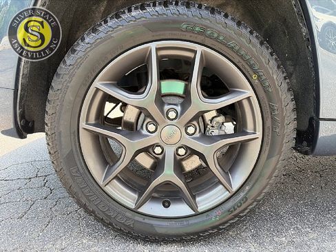 Used 2019 Jeep Grand Cherokee Limited X AWD/4WD image 9