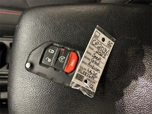 Used 2023 Jeep Gladiator Rubicon w/ Cold Weather Group image 32