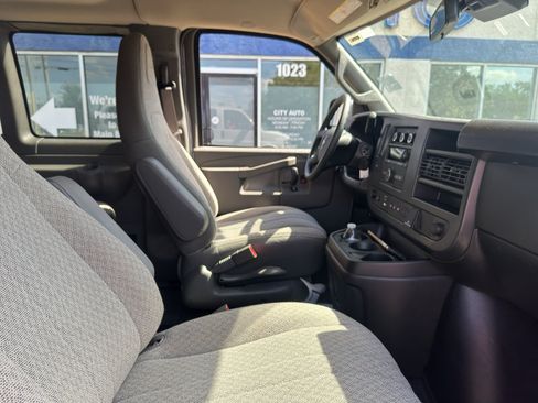 Used 2025 Chevrolet Express 3500 LT w/ LT Preferred Equipment Group RWD image 10