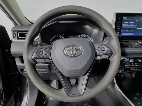 Used 2021 Toyota RAV4 XLE image 18