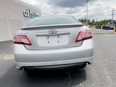 Used 2011 Toyota Camry SE w/ SE Extra-Value Pkg #1 FWD image 5