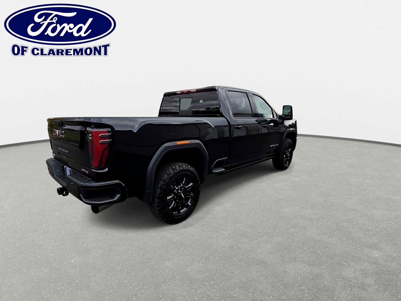 Used 2026 GMC Sierra 2500 AT4 w/ AT4 Premium Plus Package AWD/4WD image 8