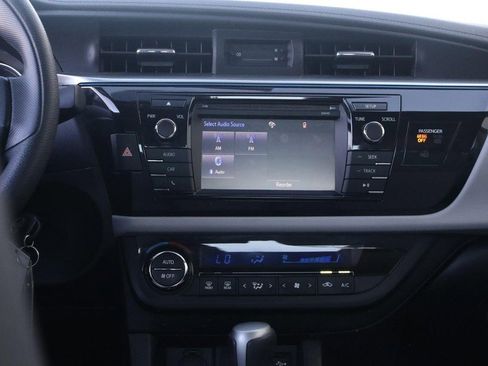 Used 2015 Toyota Corolla LE image 23