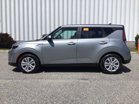 Used 2024 Kia Soul LX FWD image 4