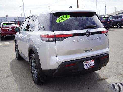 Used 2024 Nissan Pathfinder S FWD image 8