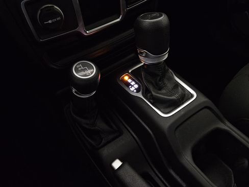 Used 2020 Jeep Wrangler Unlimited Sport AWD/4WD image 16