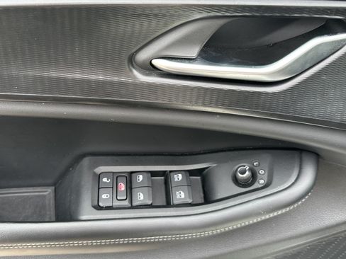 Used 2025 Jeep Grand Cherokee Altitude AWD/4WD image 17