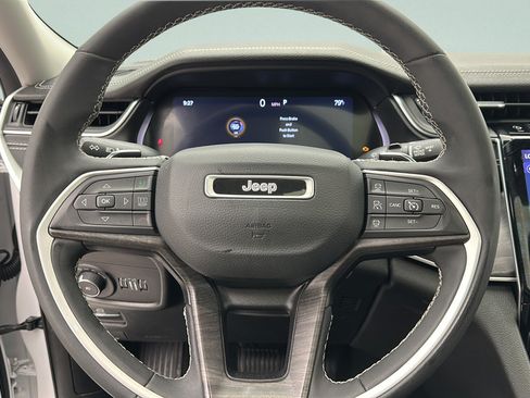Used 2023 Jeep Grand Cherokee L Limited w/ Luxury Tech Group II AWD/4WD image 15