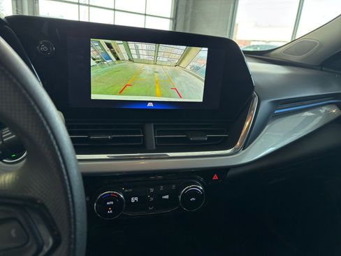 Used 2025 Chevrolet Trax LT image 23