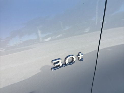 Used 2019 INFINITI Q60 3.0t Luxe w/ Essential Package image 16