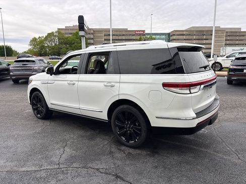 Used 2023 Lincoln Navigator Reserve AWD/4WD image 5