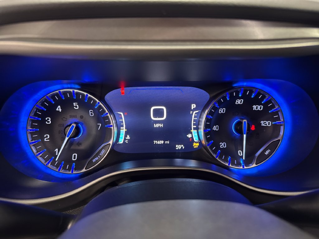 Used 2023 Chrysler Pacifica Touring-L FWD image 6