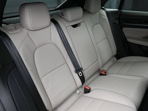 Used 2026 Porsche Macan Electric RWD image 24