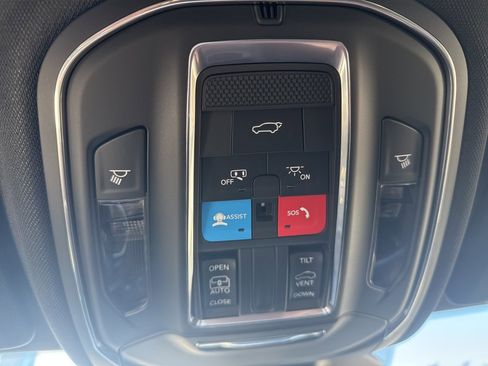 New 2025 Jeep Grand Cherokee L Altitude image 44