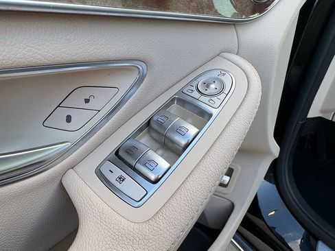 Used 2016 Mercedes-Benz C 300 Sedan image 11