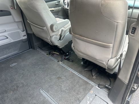 Used 2011 Honda Odyssey EX image 15