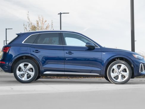 Certified 2022 Audi Q5 2.0T Premium Plus w/ Premium Plus Package image 3