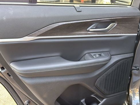 New 2025 Jeep Grand Cherokee Limited w/ Luxury Tech Group II image 16