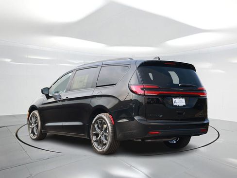 New 2026 Chrysler Pacifica Limited w/ Uconnect Theater Family Group AWD/4WD image 2