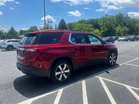 Used 2019 Chevrolet Traverse LT w/ LT Premium Package AWD/4WD image 6