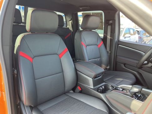 Used 2025 Chevrolet Colorado Z71 w/ Z71 Convenience Package 2 image 26