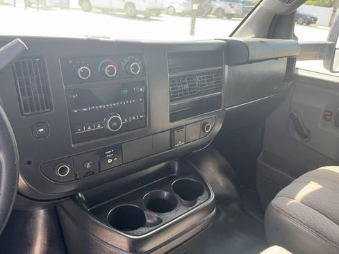 Used 2018 Chevrolet Express 3500 Extended w/ Driver Convenience Package RWD image 12