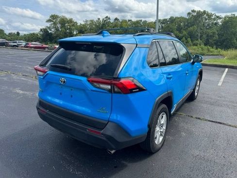 Used 2019 Toyota RAV4 LE w/ Carpet Mat Package AWD/4WD image 3