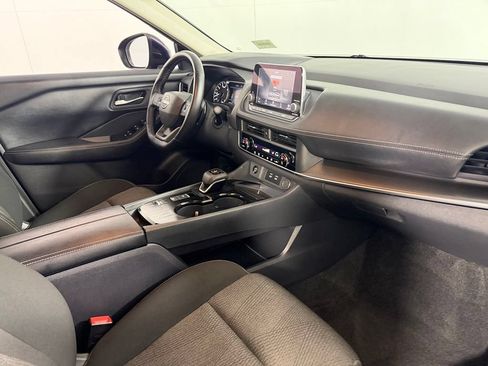 Used 2025 Nissan Rogue SV FWD image 14