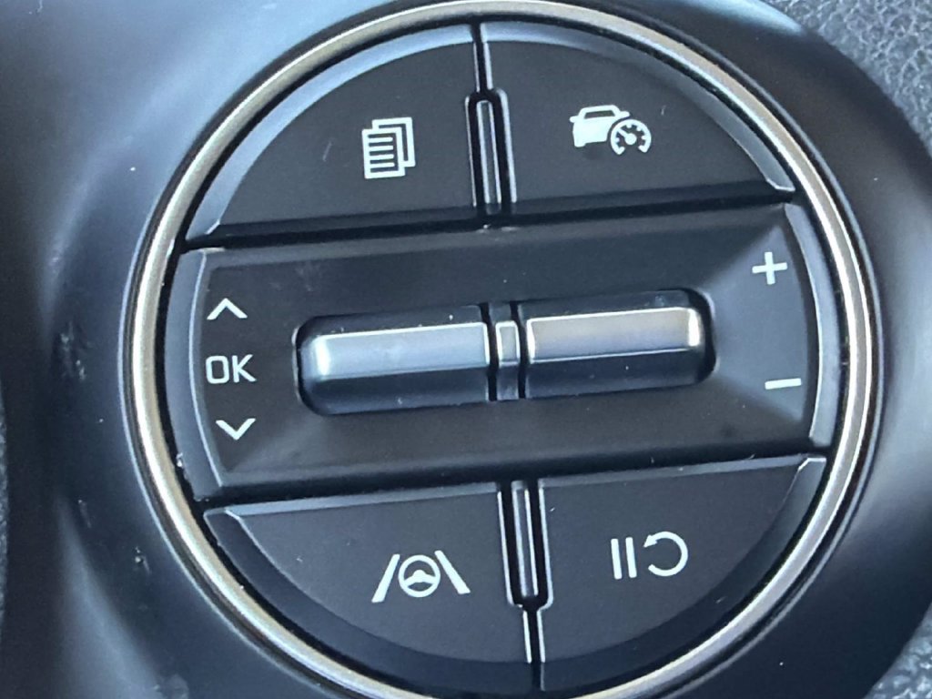 Used 2025 Kia Soul LX w/ LX Technology Package FWD image 20