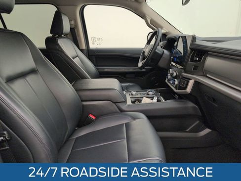 Used 2024 Ford Expedition XLT image 18