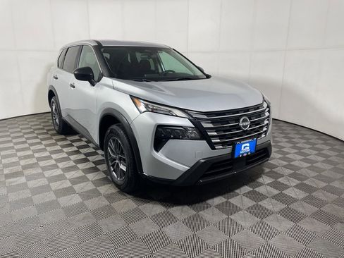Used 2024 Nissan Rogue S FWD image 2