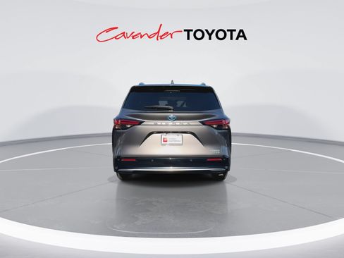 Certified 2021 Toyota Sienna Limited FWD image 7