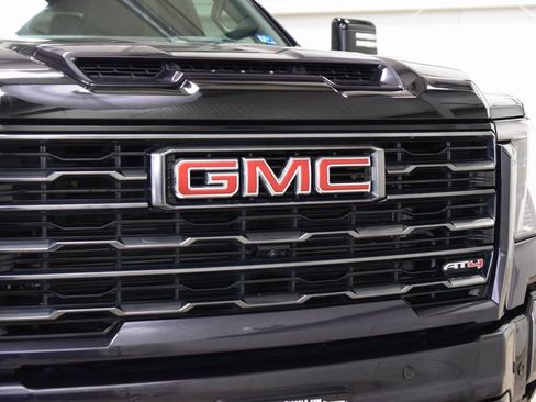 Used 2024 GMC Sierra 2500 AT4 w/ AT4 Premium Plus Package image 9