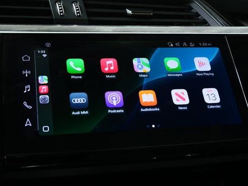 Used 2024 Audi Q8 e-tron Premium Plus image 17