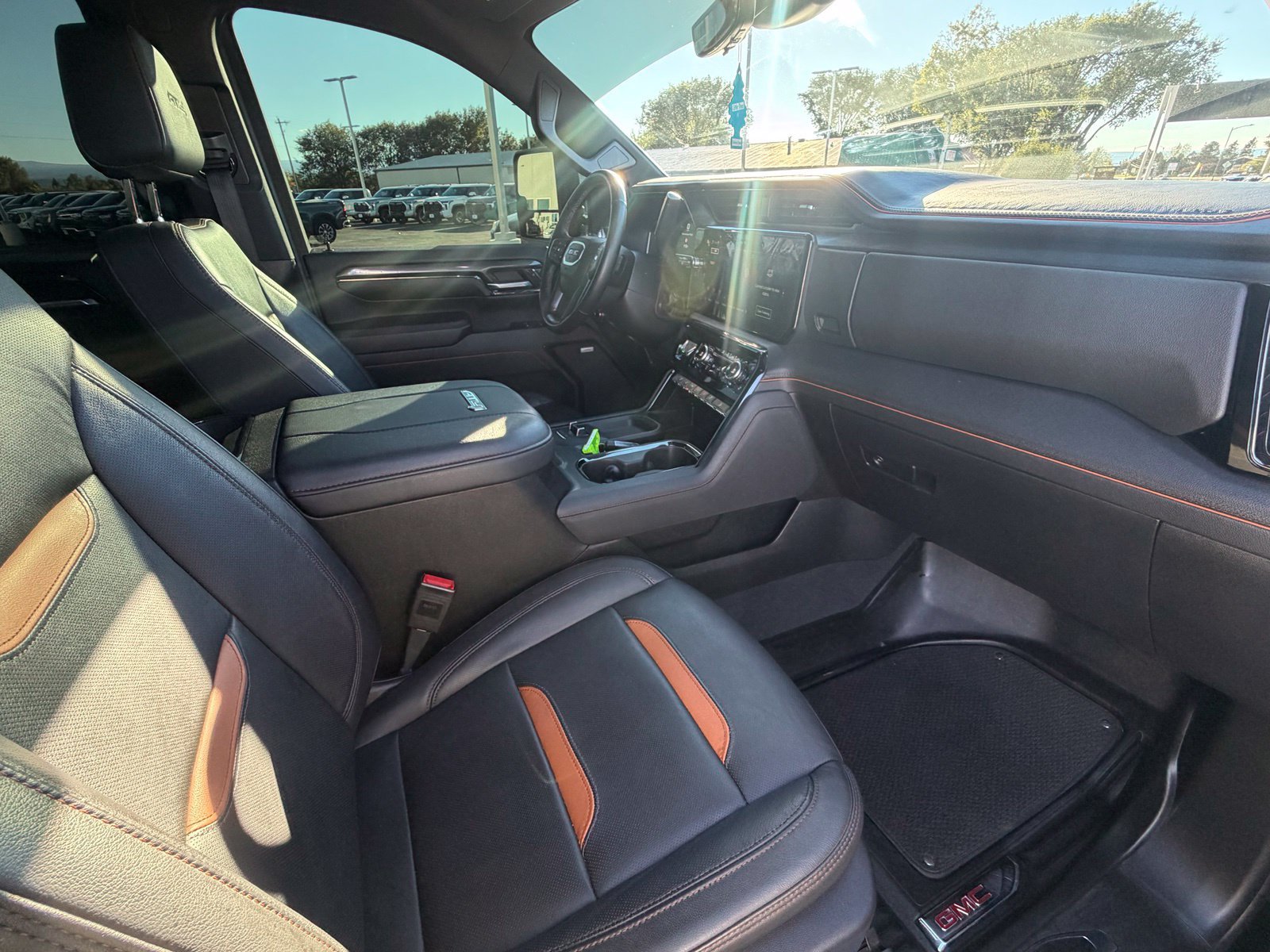 Used 2024 GMC Sierra 2500 AT4 w/ Technology Package AWD/4WD image 28