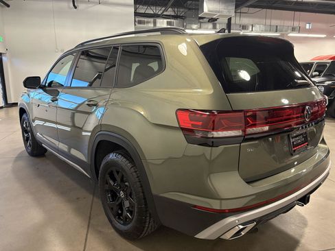 Used 2025 Volkswagen Atlas Peak Edition SE AWD/4WD image 5