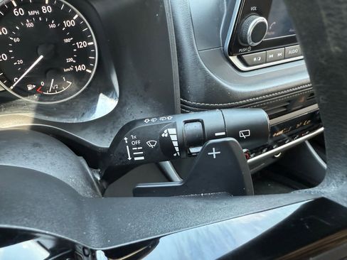 Used 2023 Nissan Rogue SV image 24