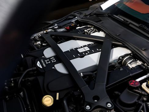 Used 2019 Aston Martin DBS Superleggera RWD image 29