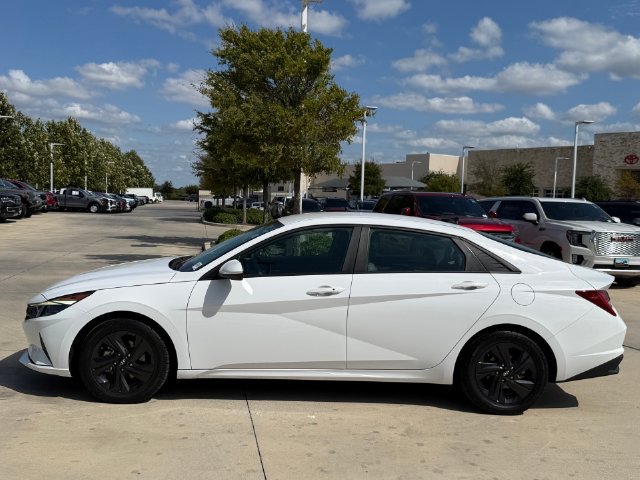 Used 2023 Hyundai Elantra Blue FWD image 5