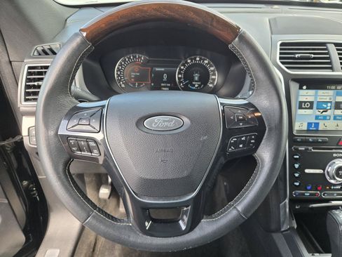 Used 2018 Ford Explorer Platinum AWD/4WD image 16