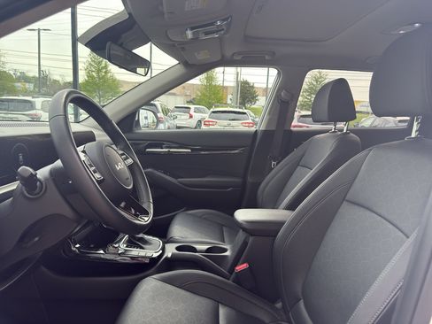 Used 2024 Kia Seltos EX AWD/4WD image 9
