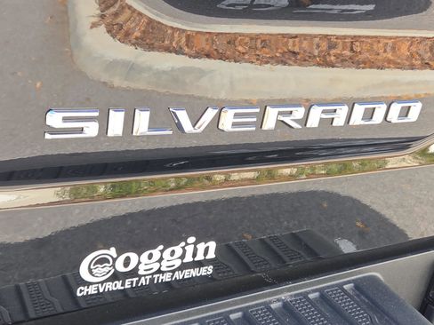 Used 2022 Chevrolet Silverado 1500 High Country w/ High Country Premium Package image 16