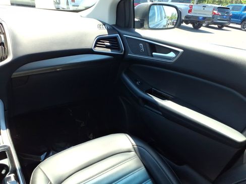 Used 2019 Ford Edge SEL w/ Equipment Group 201A AWD/4WD image 12