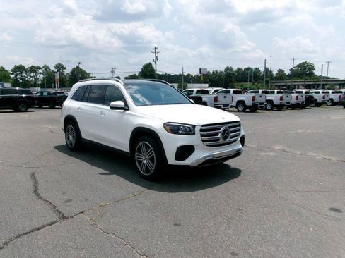 Used 2025 Mercedes-Benz GLS 450 4MATIC image 4