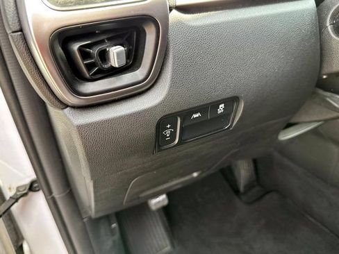 Used 2023 Kia Sorento LX FWD image 18