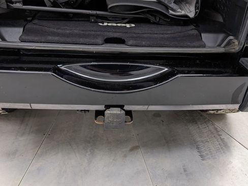 Used 2017 Jeep Wrangler Unlimited Sport image 6